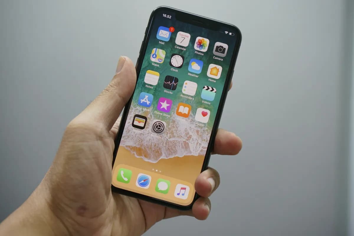 SoloPontaj pe ecranul telefonului: instalează aplicația de pontaj